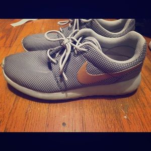 grey gym shoes